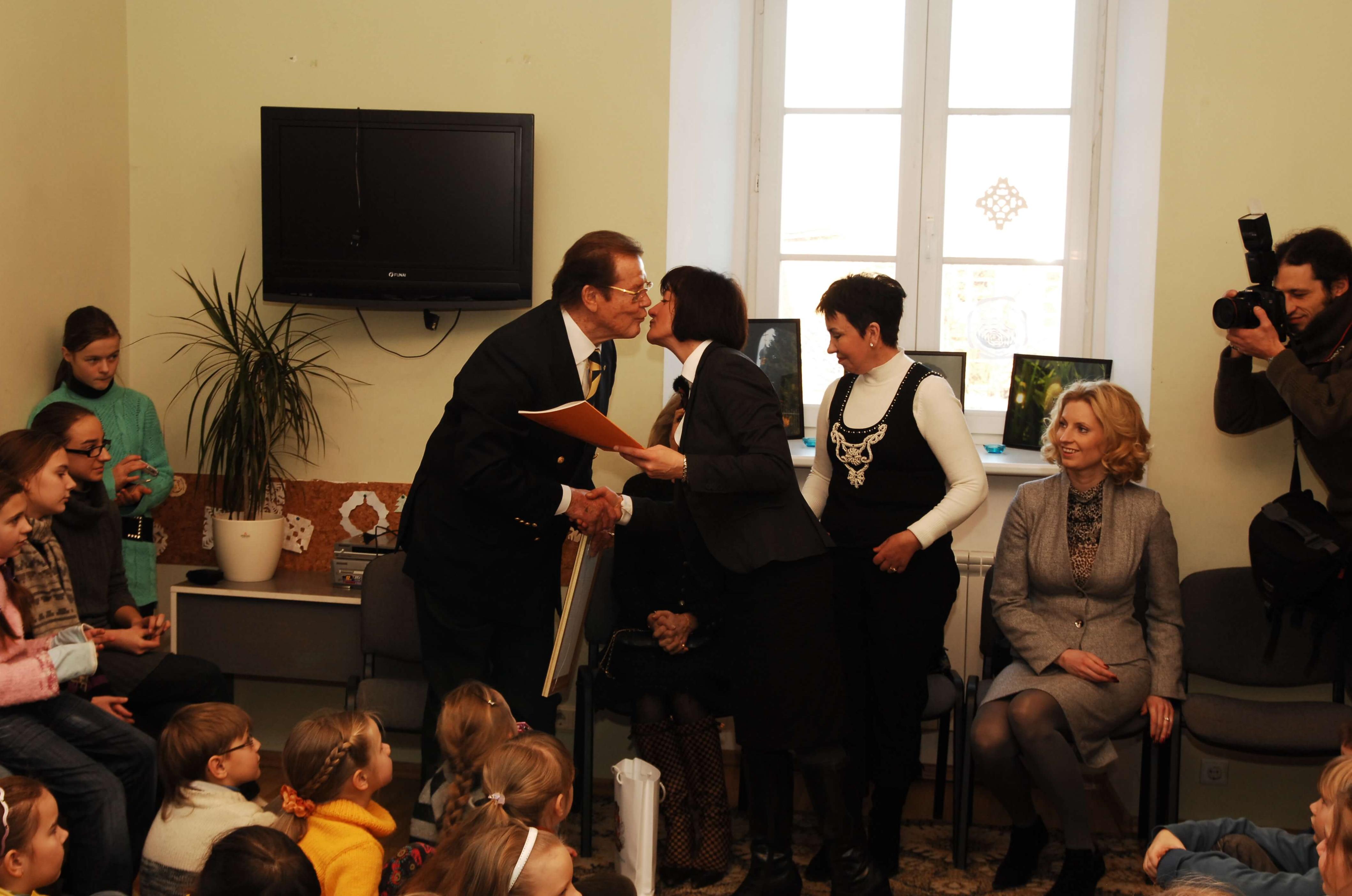 marija roger moore min